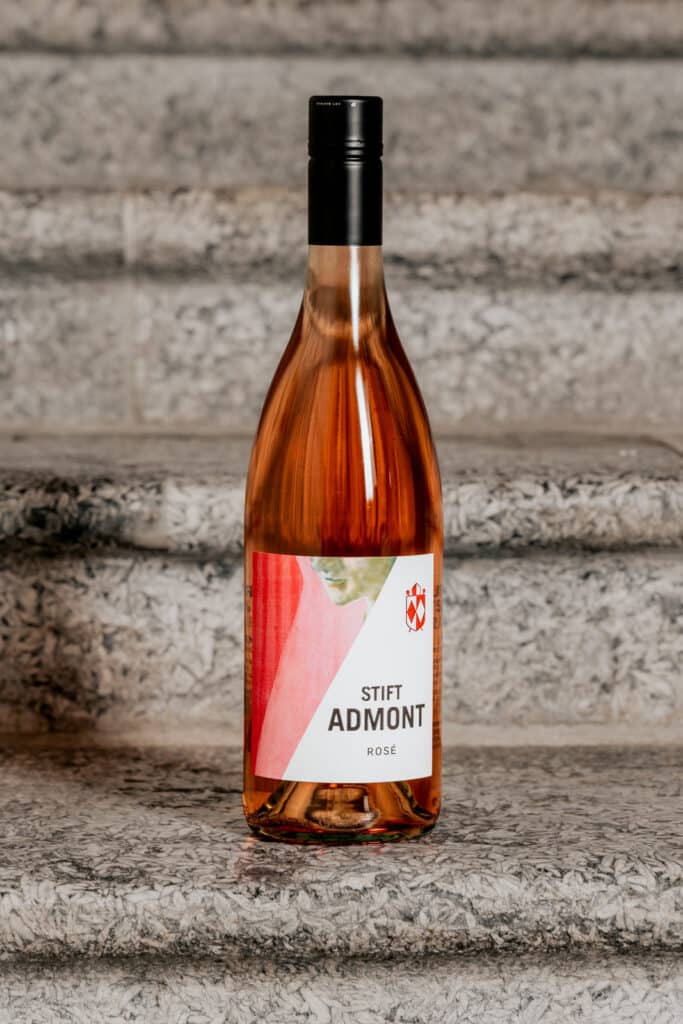 DVERI PAX Wein - Rosé © Sabine Breitfuss